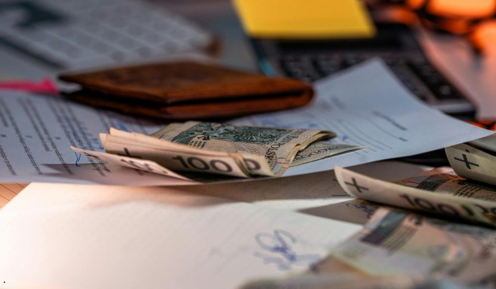 Cash and financial documents illustrating expected monetary value analysis for evaluating project costs and financial risk.