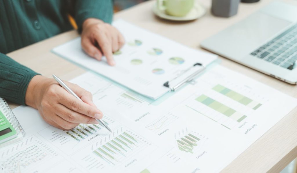Analyst reviewing charts and reports to interpret ANOVA meaning and compare data group performance.