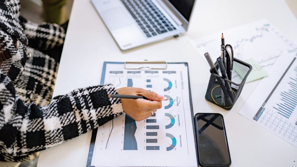 Statistical process control examples showing quality management reporting, process measurement, and data-driven performance evaluation.