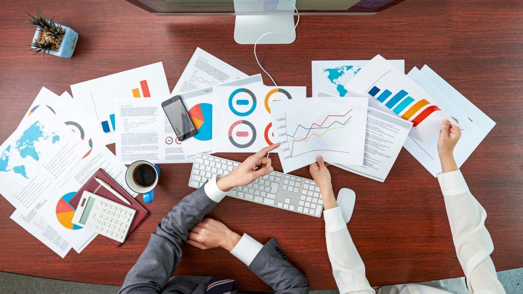 Statistical process control examples used in business analytics to evaluate process variation, performance metrics, and operational stability.