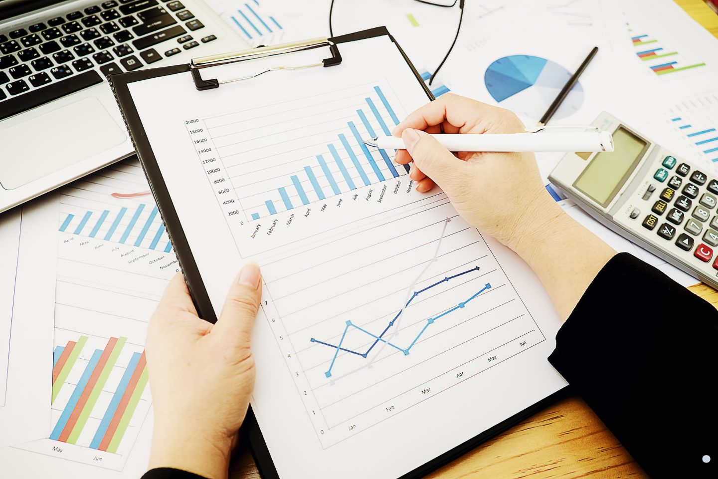 Lean process improvement reporting session focused on tracking operational trends, productivity metrics, and business optimization.