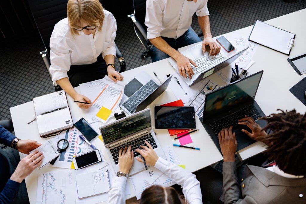 Turnaround time team collaboration meeting with professionals managing workflows, reports, and project deadlines.